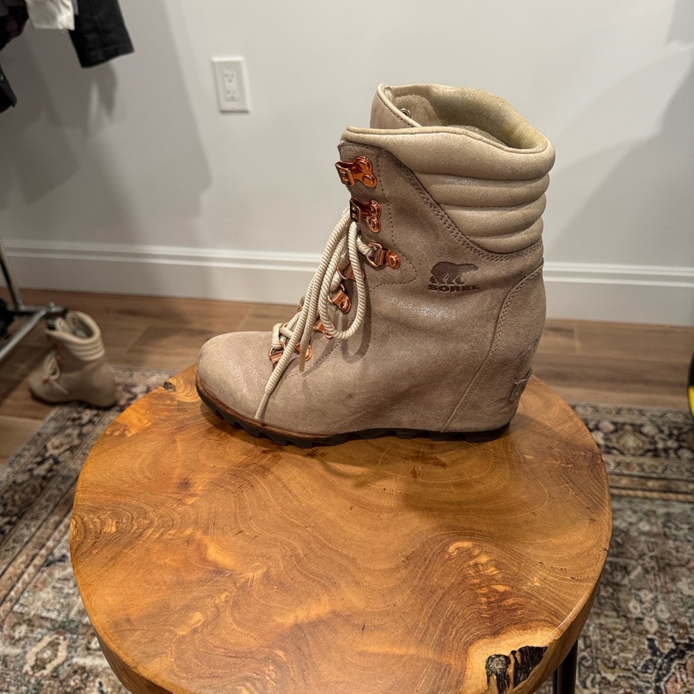 Sorel Women's Gray Lace Up Wedge Boots